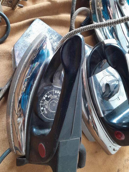 Ferros de engomar antigos a funcionar