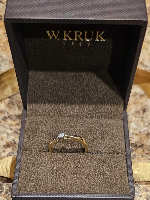złoty pierścionek z brylantem, rozm. 13 próba 585 , 0,05ct