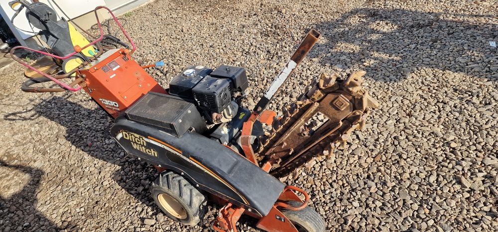 Koparka łańcuchowa ditch witch 1330 napęd hydrauliczny silnik honda
