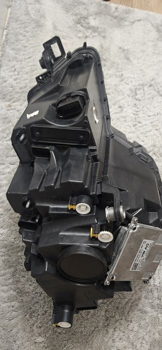 SKODA KAROQ Lampa Full Led Lewa Przód