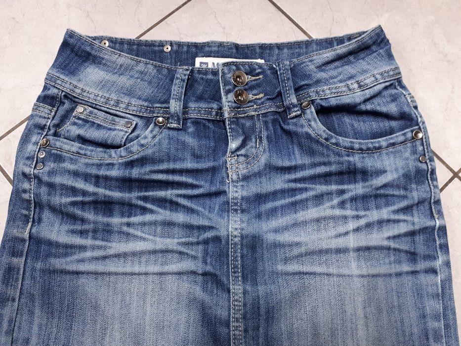 Spódniczka przed kolanko r.36