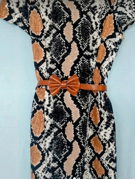 Sukienka letnia  taliowana z kieszeniami