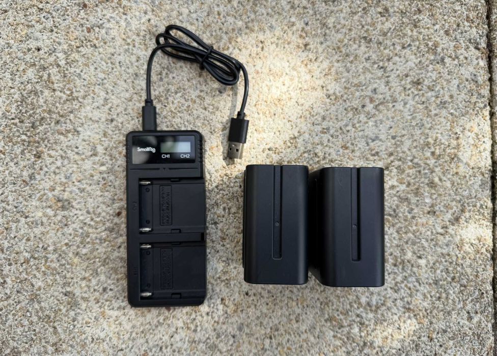 Baterias NP-F970 Smallrig + Carregador - NOVO (Nunca usado)