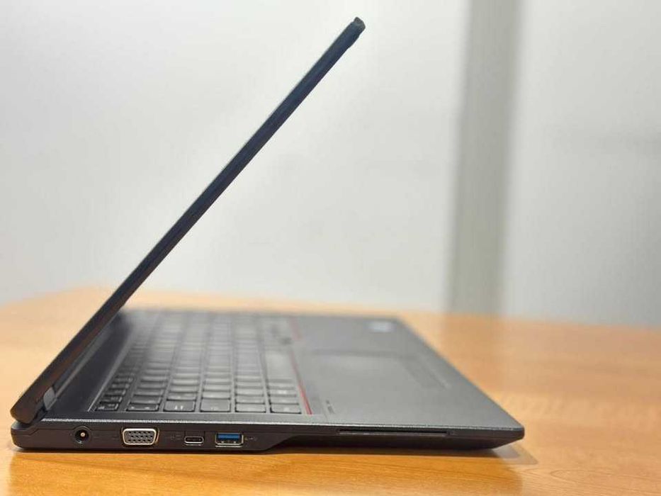 Fujitsu LifeBook E558 Core i5 - 16GB - 512GB SSD