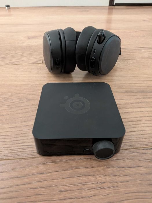 SteelSeries Arctis Pro Wireless headset