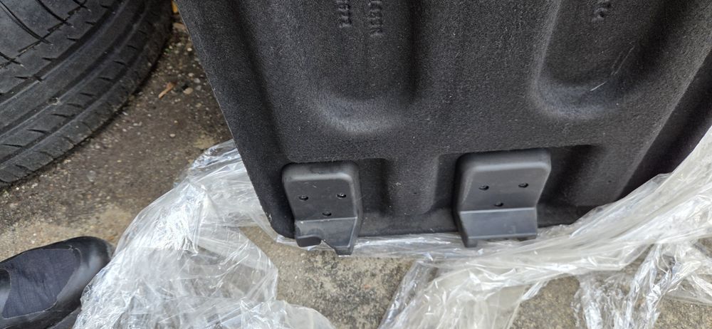 Полиця задня Рено Трафік пасажир оригінал