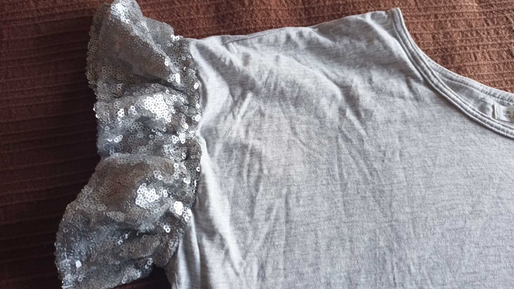 T-shirt em cinzento da Sfera