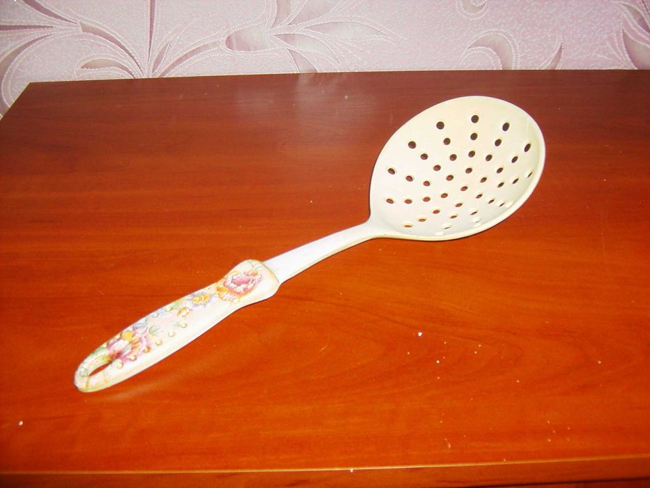 Шумовка  пластмассовая
