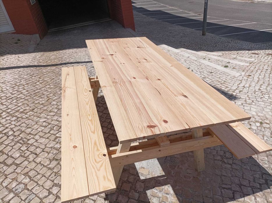 Mesas em pinho com verniz a escolha com várias medidas