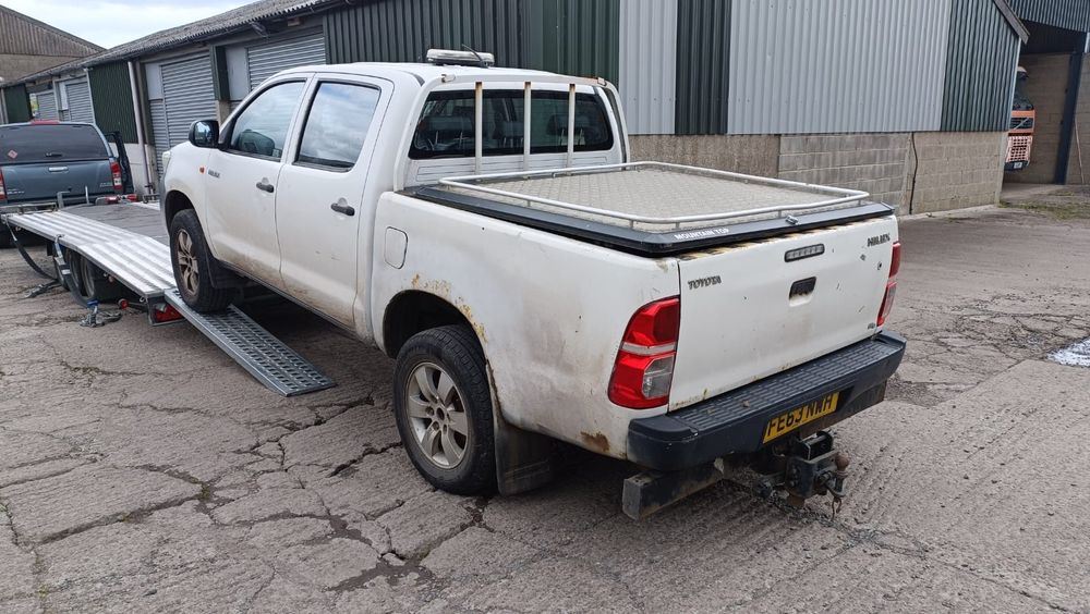 Toyota hilux paka skrzynia ładunkowa