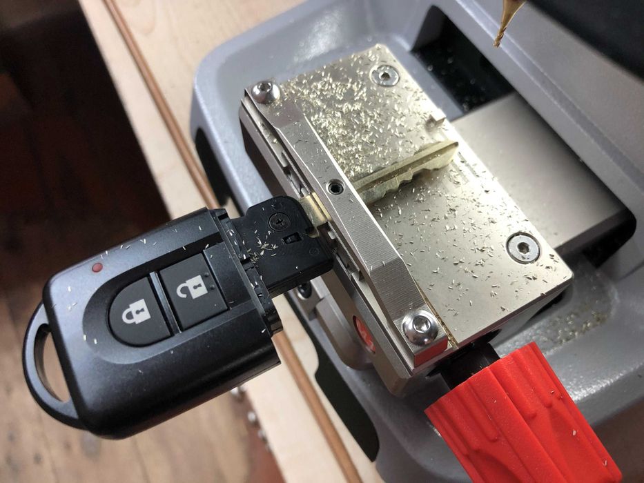 Изготовление автомобильных ключей ремонт замков зажигания