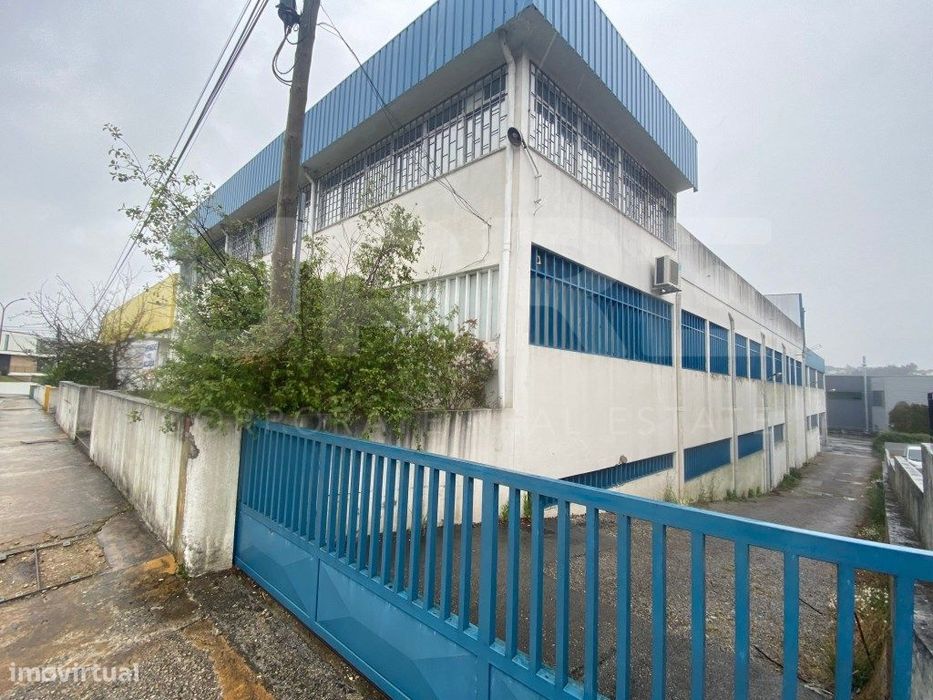 VENDE | Armazém Industrial | S. João Madeira