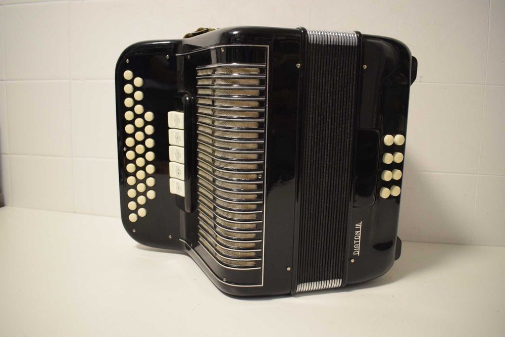 Concertina Adria 3 voz Tonalidade. La.  N 144