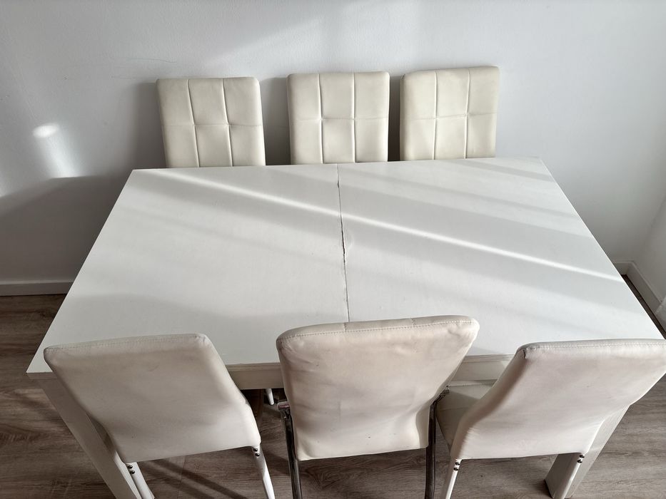 Mesa de madeira branca dobrável e 6 cadeiras