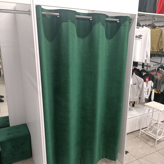 Обладнання для магазину одягу