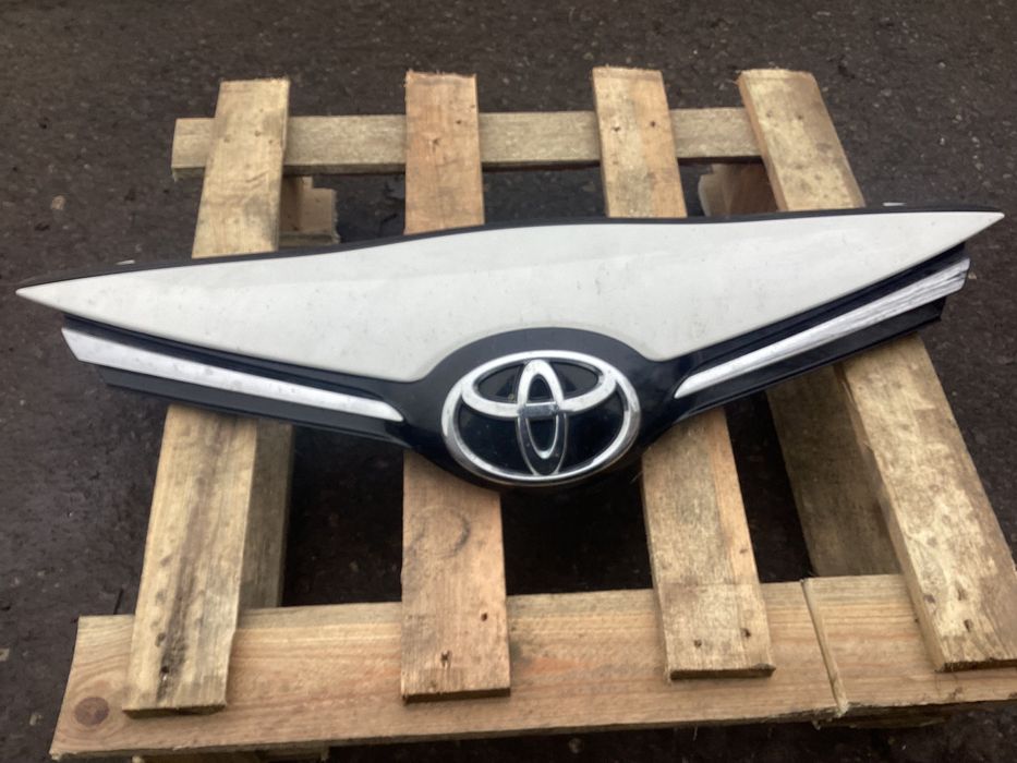 TOYOTA AVENSIS t27 grill atrapa grila zderzaka przod