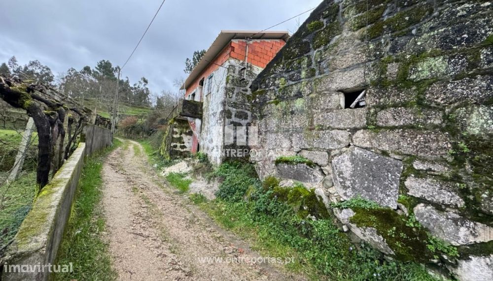 Venda Moradias para reconstrução, Avessadas e Rosém, Marco de Canav — Avessadas E Rosém, Porto