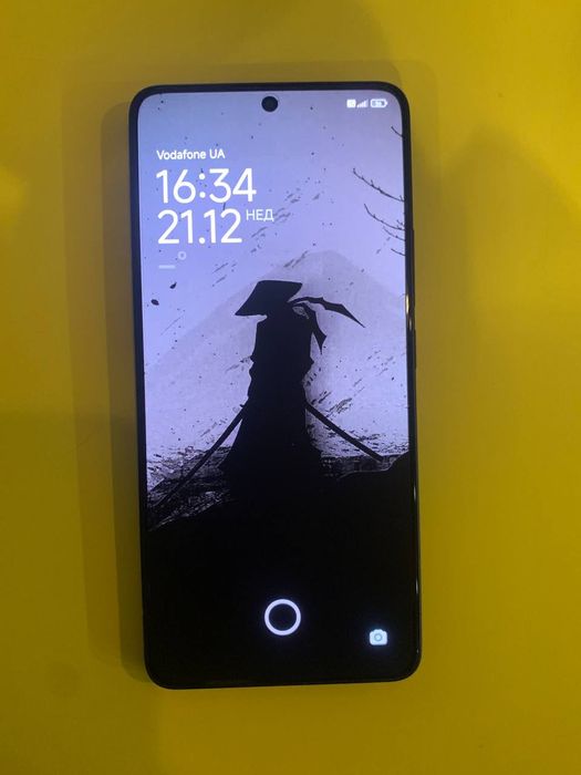 Телефон poco f6 хорошому стані