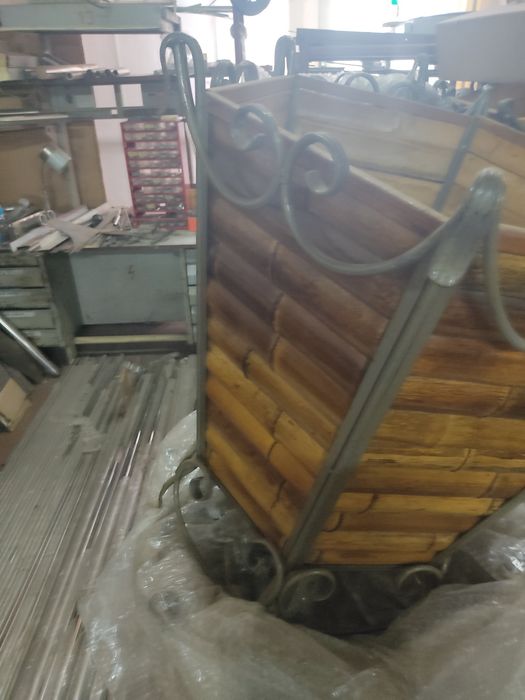 Великий вазон для квітів