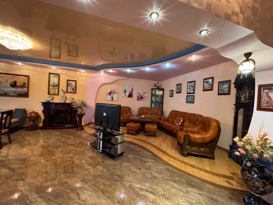 Продаж елітного будинку Півд.-Зах.район