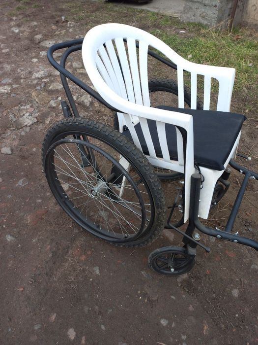 Прогулянкова інвалідна коляска.