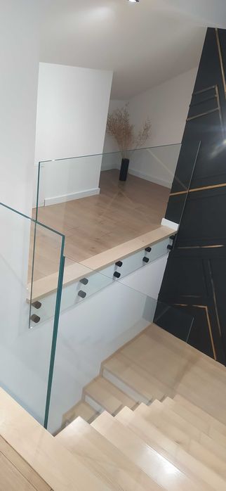 Balustrada szklana na rotulach, nierdzewna, na szynie, inox