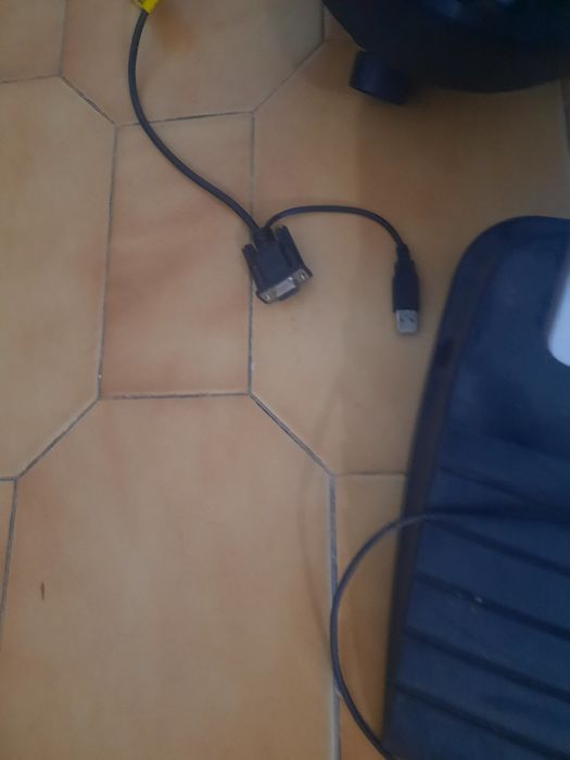 Volante Ferrari e pedais por USB