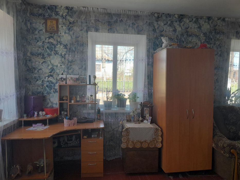 Комп'ютерний стіл з шафою
