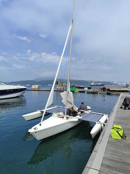 Barco vela trimaran virus magnum 21 motor yamaha 4T 4CV atrelado