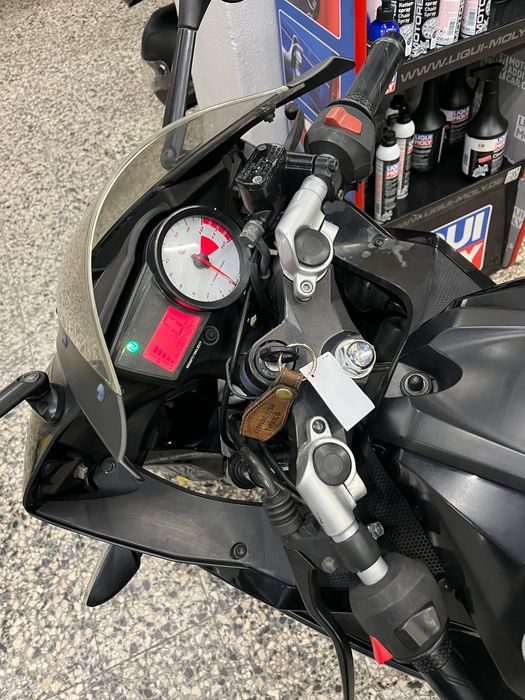 Yamaha YZF-R 125 em bom estado.  (Reservada)