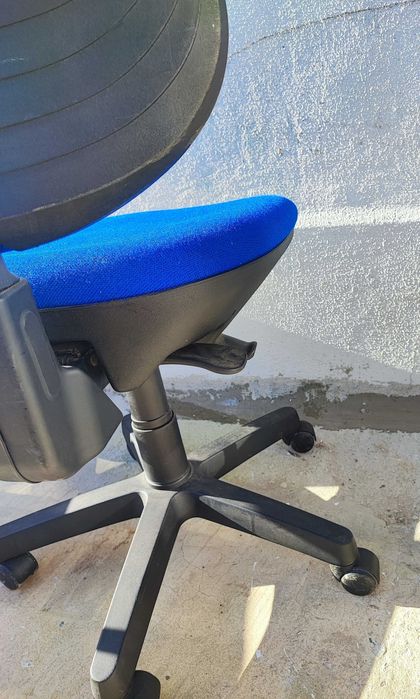 Cadeira de Escritório Ergonómica Azul – Ajustável