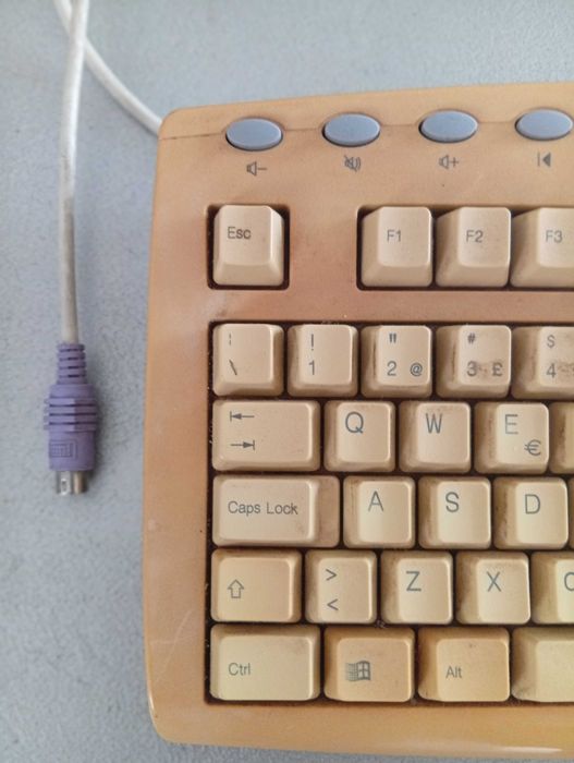 Teclado vintage TOTALMENTE MECANICO DE 1995