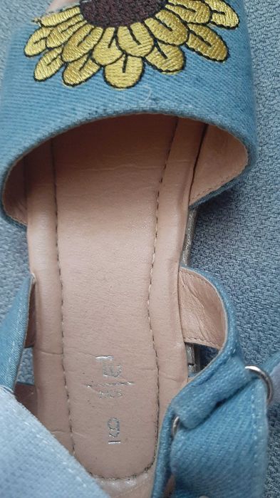 Piękne sandałki dla dziewczynki marki TU rozm. ang. 9 rozm. 27 (17 cm)