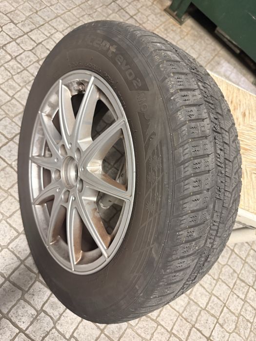 Jantes Originais Mercedes 16” com Pneus Hankook – Excelente Estado
