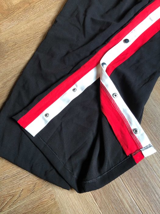 Stradivarius czarne spodnie czerwono-białe lampasy na guzik XS 34 NOWE