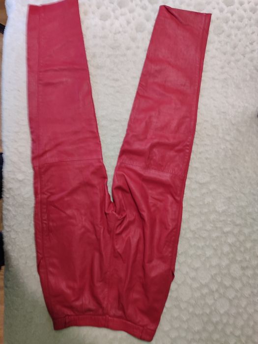 Красные штаны, кожаные