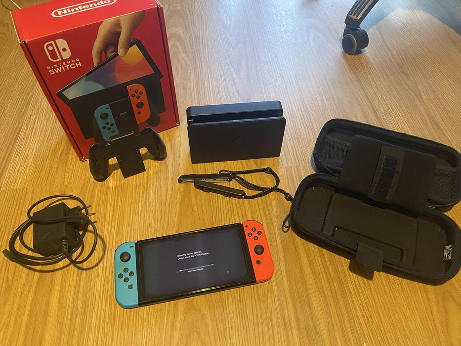 Nintendo Switch OLED com bolsa de transporte + 2 películas