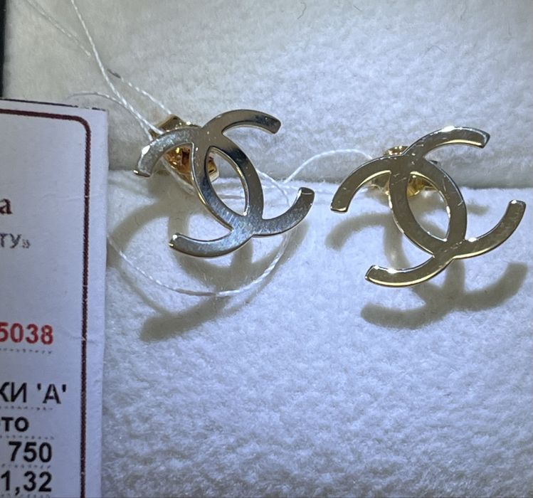 Золоті сережки 750 проба пусети “CHANEL”,