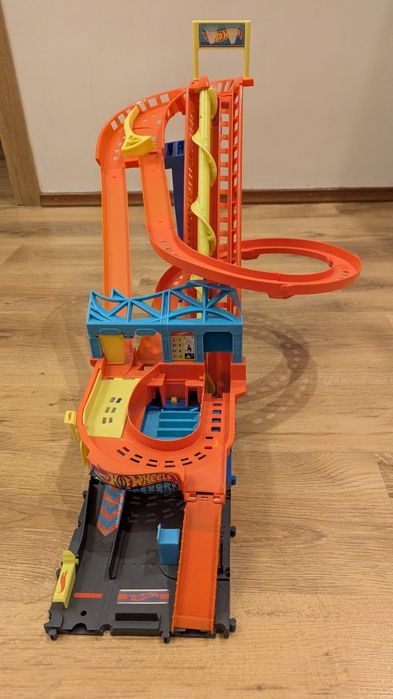 HOT WHEELS CITY – rajdowy rollercoaster z napedem