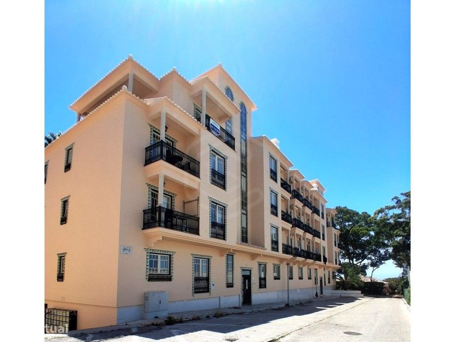 Apartamento T2 +1 com aproveitamento de sotão e vista mar na Quinta...