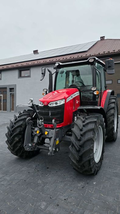 Massey Ferguson 5712M