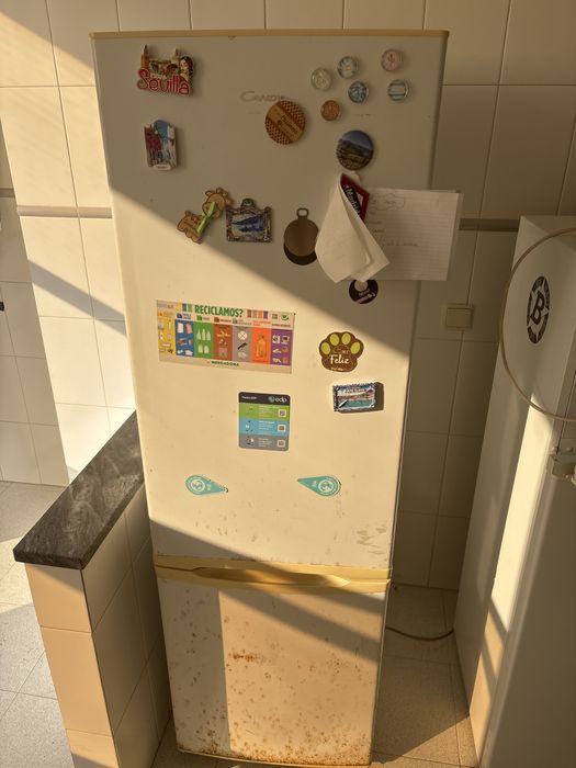 Frigorifico candy usado e a precisar de pintura