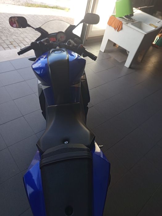 Yamaha YZF r125 bem estimada