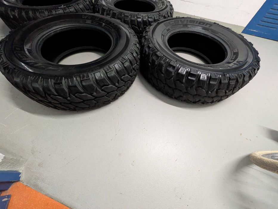 Vendo 4 pneus Ecovision VI-186 MT (Mud Terrain) 245/75 R16