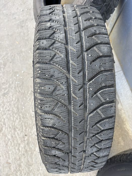 Продам зимові шини Lassa 195/65/R15. Відмінний стан. Без дефектів