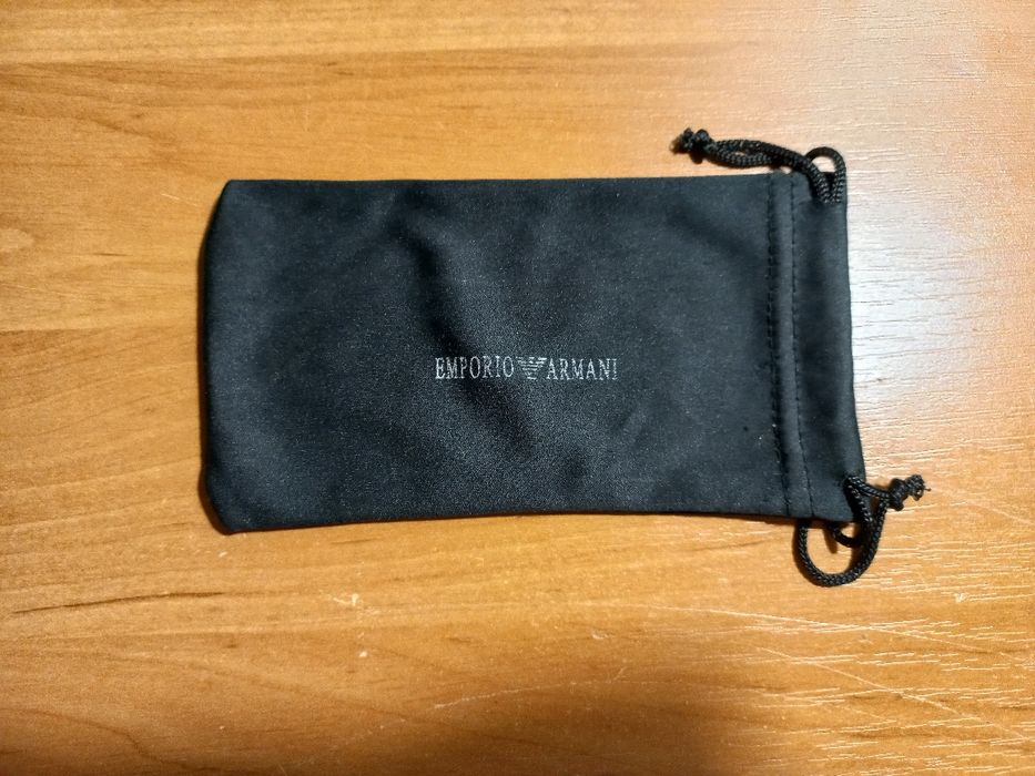 Солнцезащитные очки оригенальный EMPORIO ARMANI 
Продам ст