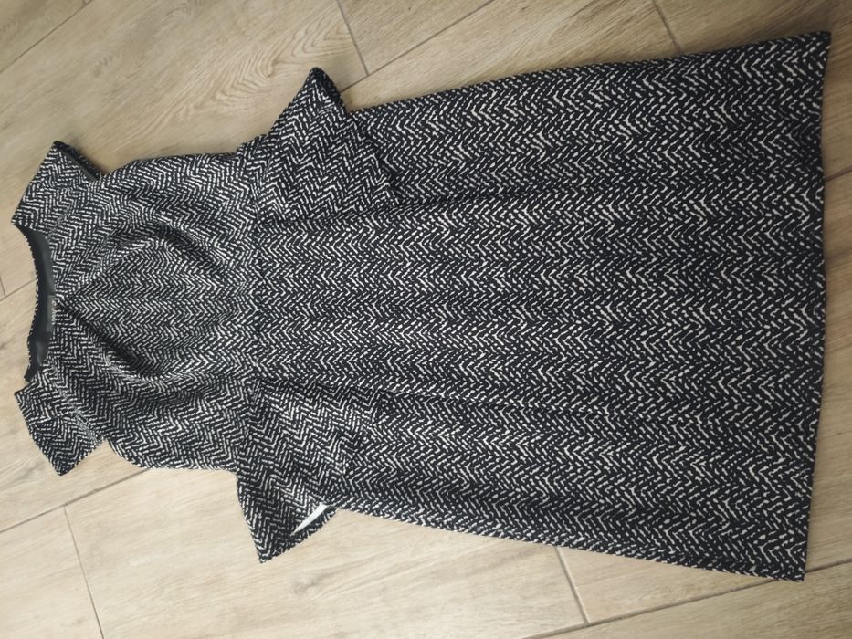Sukienka w jodełkę Apricot S czarno-biała etui