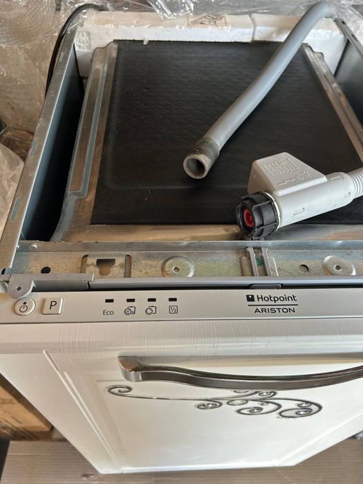 Посудомойка Hotpoint Ariston