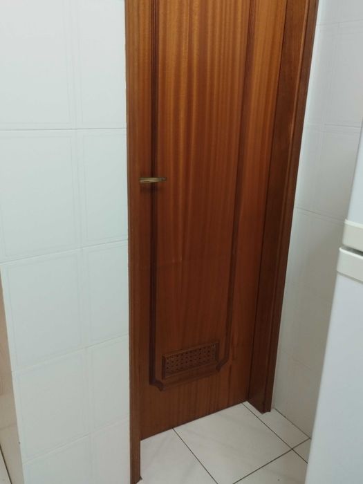 Porta castanho madeira maciça