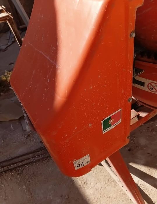Vendo Betoneira elétrica  e materiais de construção Civil